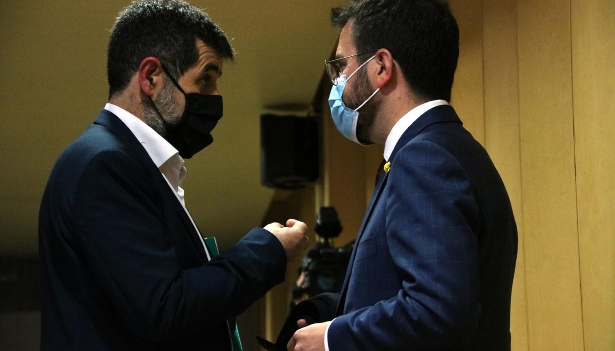 Pere Aragonès, con el secretario general de JxCat, Jordi Sànchez